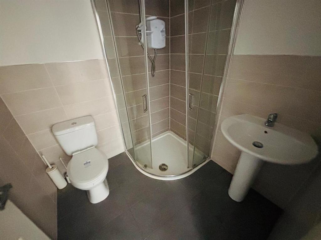 Shower Room / WC: