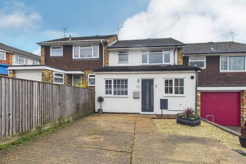 3 bedroom terraced house for sale, Farndale Gardens, Hazlemere