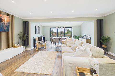 3 bedroom terraced house for sale, Farndale Gardens, Hazlemere