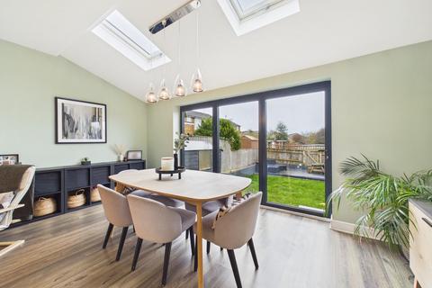 3 bedroom terraced house for sale, Farndale Gardens, Hazlemere