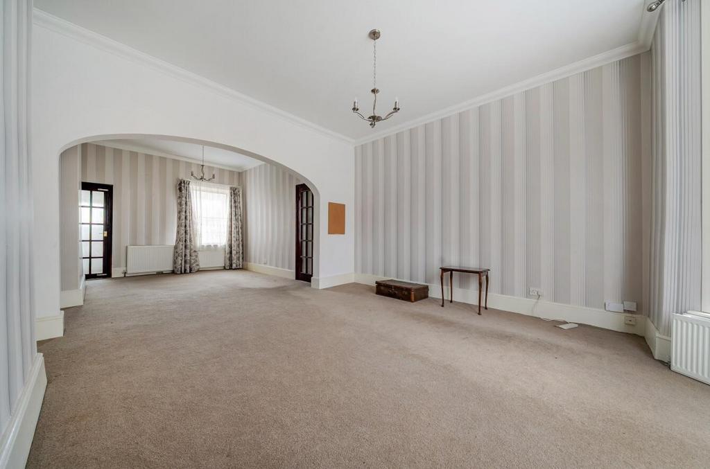 Through lounge - reverse.jpg