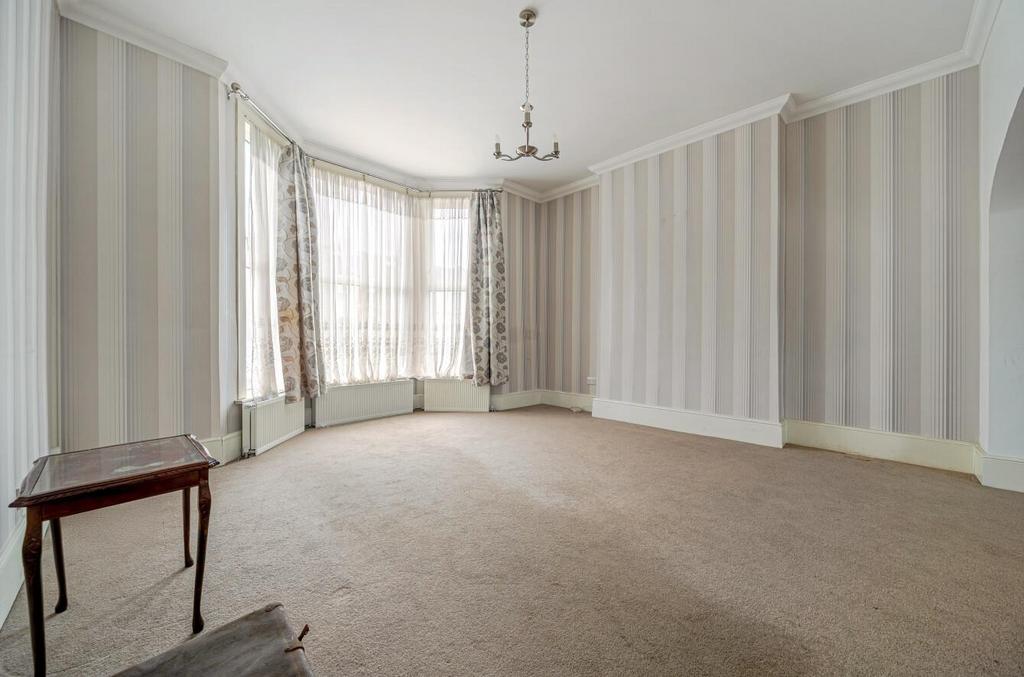 Front lounge.jpg