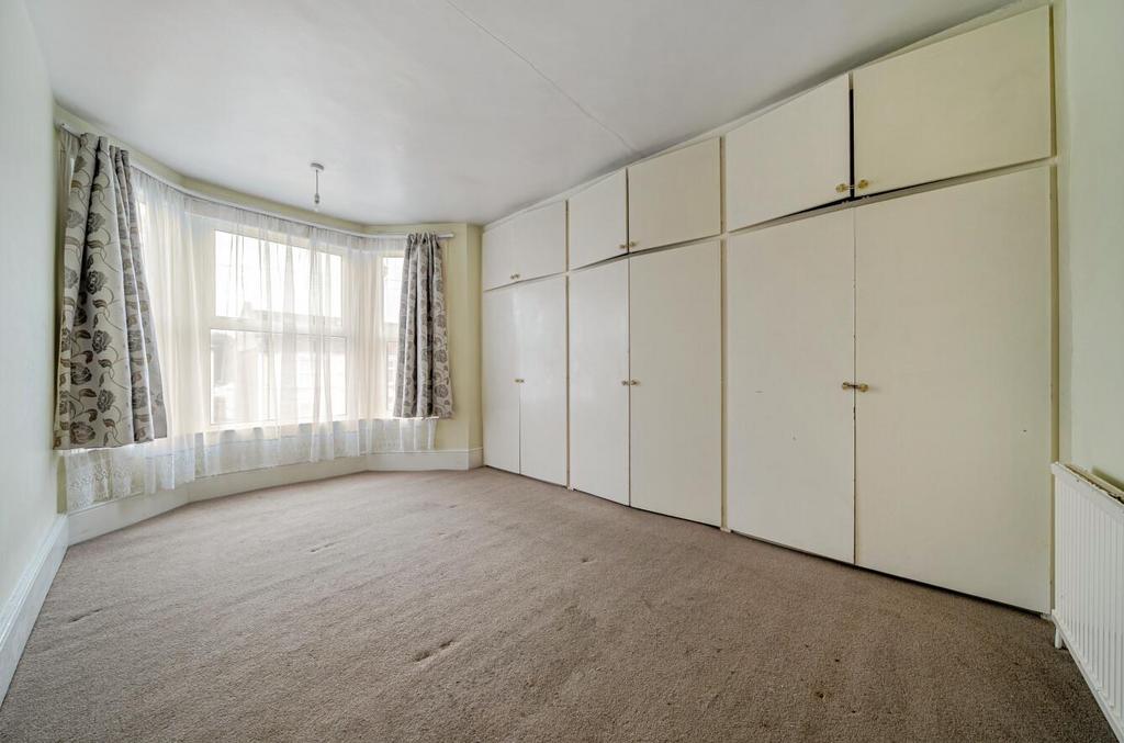 Bedroom 1.jpg