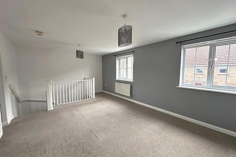2 bedroom semi-detached house to rent, Lammas Drive, CM7