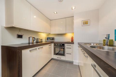 1 bedroom flat for sale, Salamanca Place, London SE1
