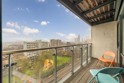 1 bedroom flat for sale, Salamanca Place, London SE1