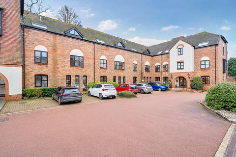 1 bedroom flat for sale, Lenten Street, Alton, Hampshire, GU34