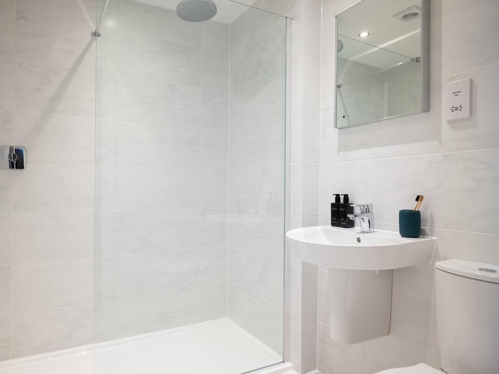 The Kensington Mid - Bathroom