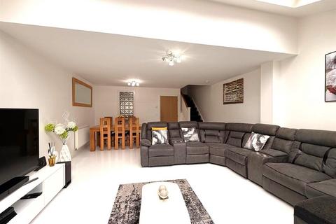 3 bedroom semi-detached house for sale, Elm Way, Chadderton, Oldham