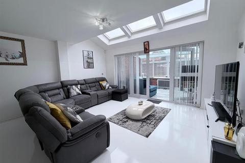 3 bedroom semi-detached house for sale, Elm Way, Chadderton, Oldham