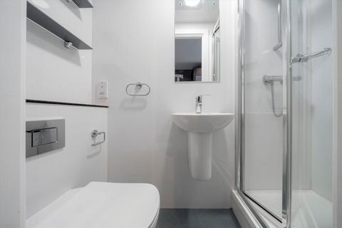 Studio to rent, Kenton Road, Harrow HA3