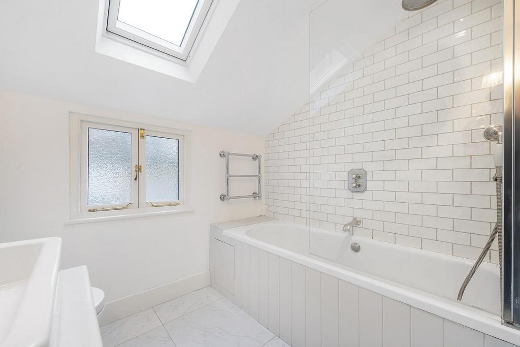 Bathroom (2).JPG