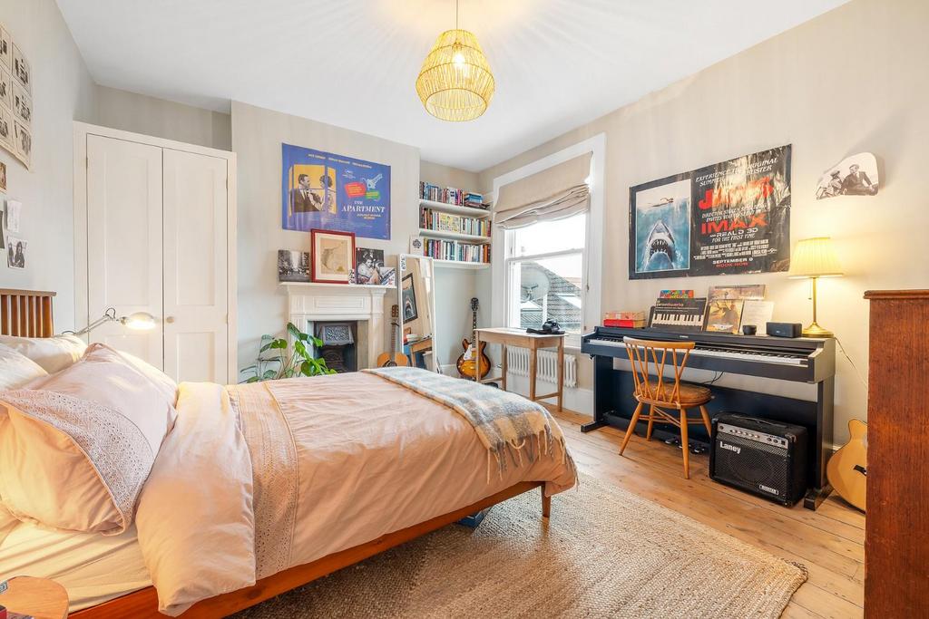 Bedroom 1.JPG