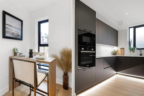 2 bedroom flat for sale, East Street, Epsom KT17