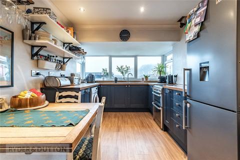 2 bedroom bungalow for sale, Chiltern Avenue, Lindley, Huddersfield, West Yorkshire, HD3