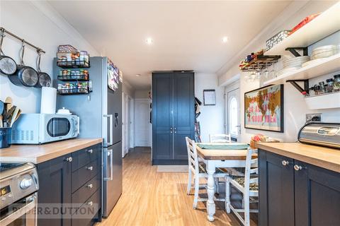 2 bedroom bungalow for sale, Chiltern Avenue, Lindley, Huddersfield, West Yorkshire, HD3