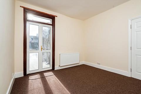 5 bedroom terraced house to rent, Windsor Road, IG1
