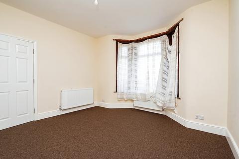 5 bedroom terraced house to rent, Windsor Road, IG1