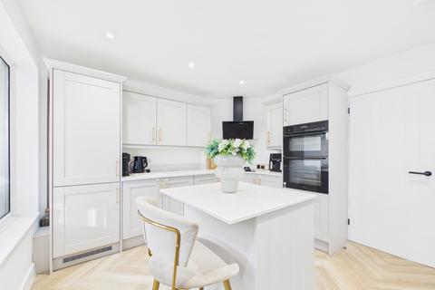 2 bedroom semi-detached house for sale, Edward Gardens, Wickford, SS11