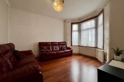 3 bedroom end of terrace house for sale, Little Ilford Lane, London, E12 5PW