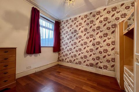 3 bedroom end of terrace house for sale, Little Ilford Lane, London, E12 5PW