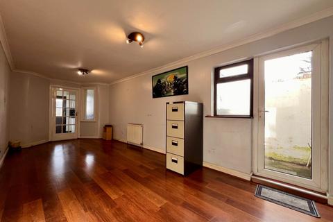 3 bedroom end of terrace house for sale, Little Ilford Lane, London, E12 5PW