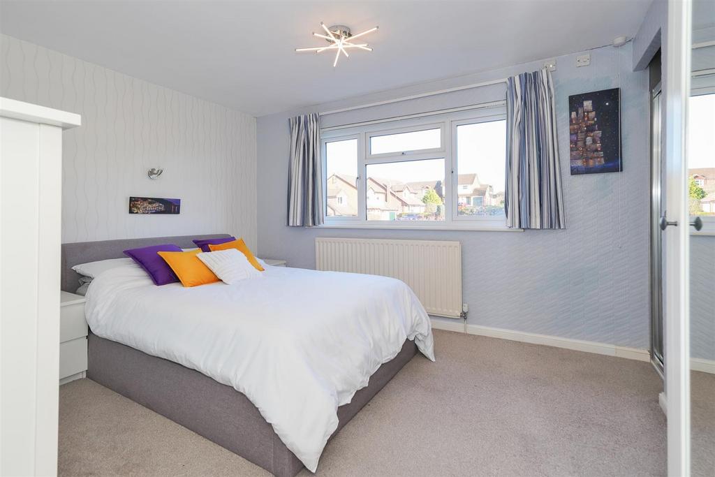 6 Colbourne Close-12.jpg