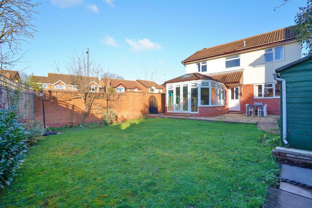 6 Colbourne Close-18.jpg