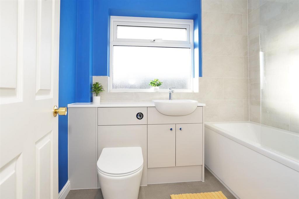 6 Colbourne Close-14.jpg