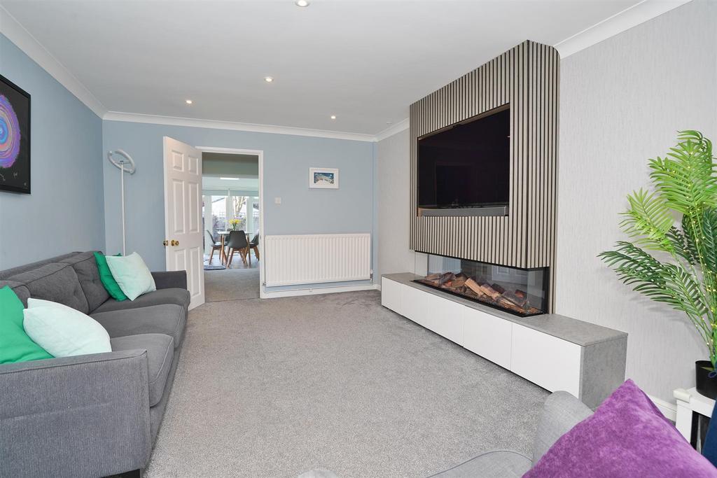 6 Colbourne Close-6.jpg