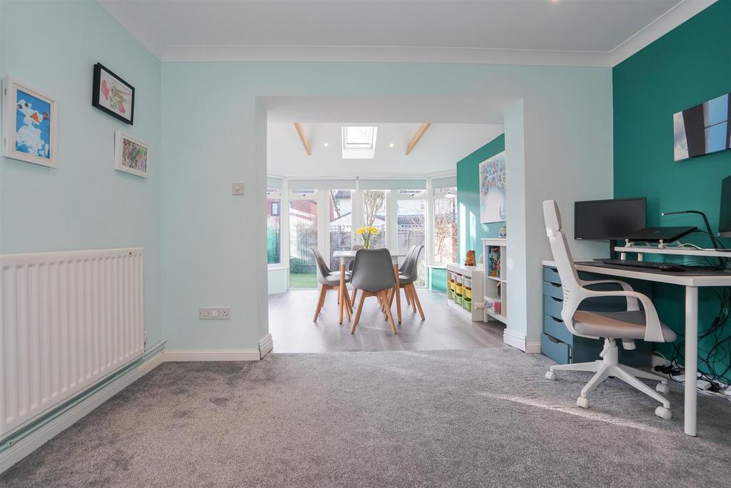 6 Colbourne Close-4.jpg
