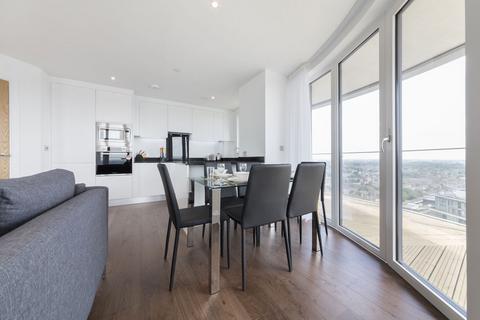 3 bedroom flat to rent, Gateway Tower, London E16