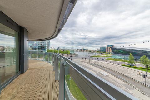 3 bedroom flat to rent, Gateway Tower, London E16