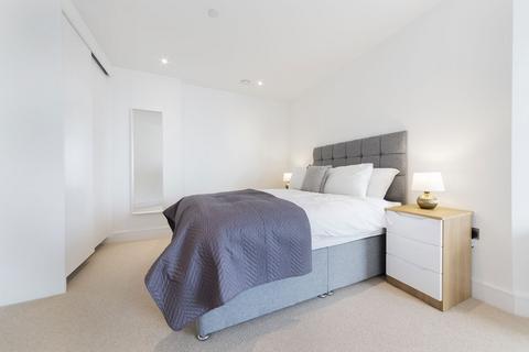 3 bedroom flat to rent, Gateway Tower, London E16