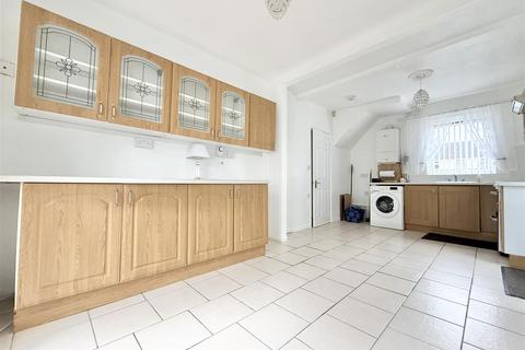 3 bedroom semi-detached house for sale, Kepston Close, Eyres Monsell LE2