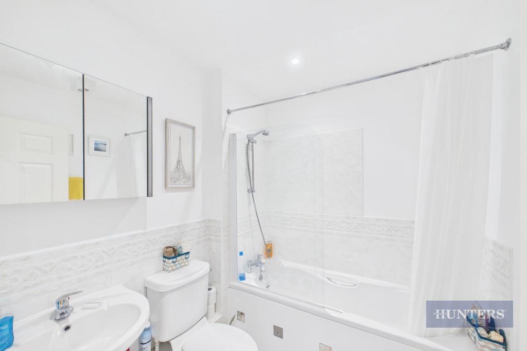 Main bathroom.jpg