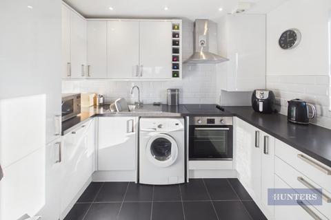 2 bedroom flat for sale, Pacific Close, Southampton