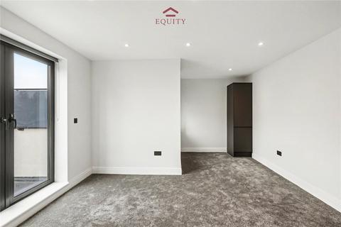 3 bedroom flat to rent, Bullsmoor Lane, Enfield, EN3