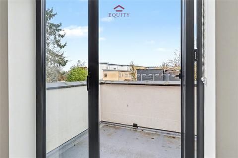3 bedroom flat to rent, Bullsmoor Lane, Enfield, EN3