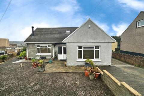 4 bedroom bungalow for sale, Hillcrest, Pen-Y-Fai, Bridgend, CF31