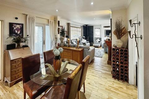 4 bedroom bungalow for sale, Hillcrest, Pen-Y-Fai, Bridgend, CF31