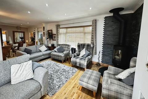 4 bedroom bungalow for sale, Hillcrest, Pen-Y-Fai, Bridgend, CF31