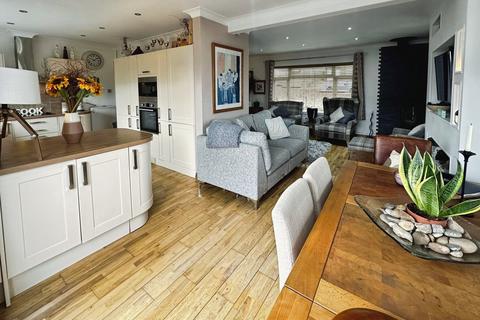 4 bedroom bungalow for sale, Hillcrest, Pen-Y-Fai, Bridgend, CF31