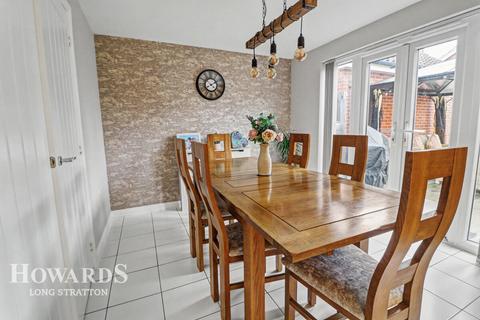5 bedroom detached house for sale, Saxifrage Close, Tharston
