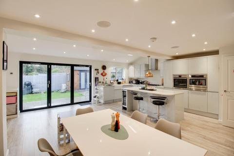 4 bedroom detached house for sale, Longsands Road, St. Neots PE19