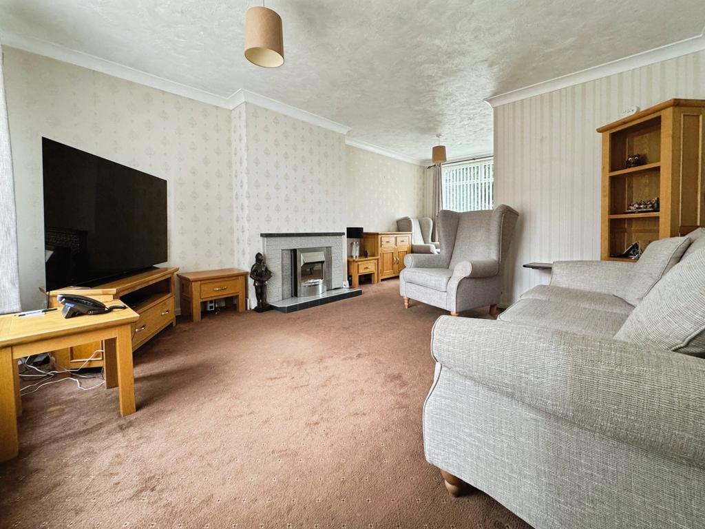 Living Room/Dining