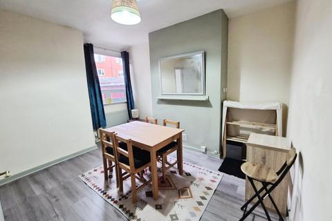 2 bedroom terraced house to rent, Agnew Road, Greater Manchester M18