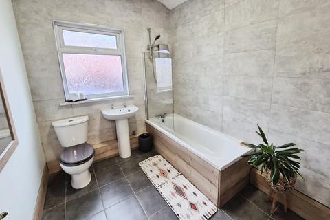 2 bedroom terraced house to rent, Agnew Road, Greater Manchester M18