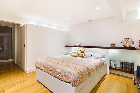 2 bedroom flat to rent, Green Walk, London SE1