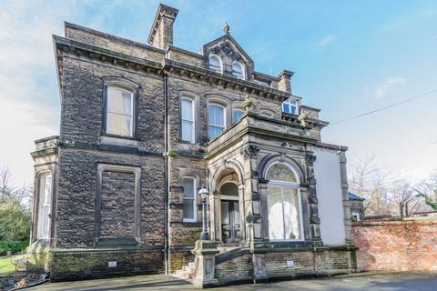2 bedroom flat to rent, Croxteth Drive, Liverpool L17